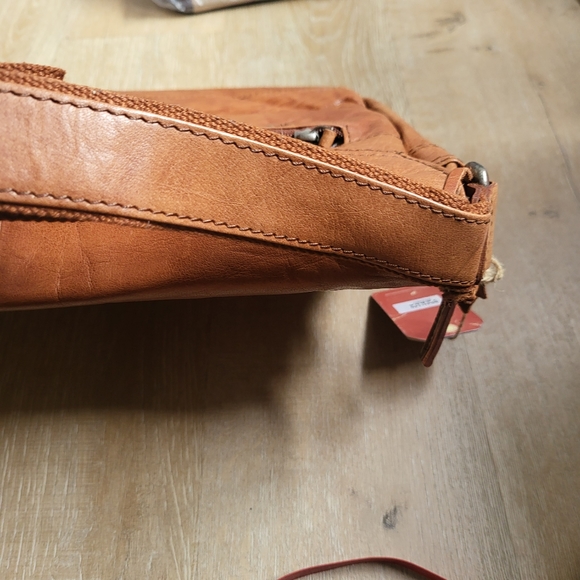 Spikes and Sparrow Noah 100% Leather Flap Shoulder Crossbody Bag - Picture 7 of 11